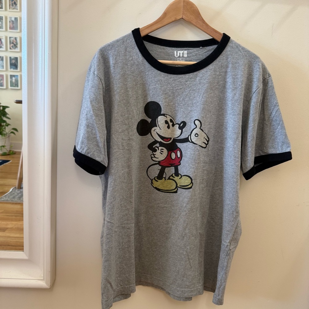 Disney Mickey Mouse Gray and Black Crew Neck Tee. Size L